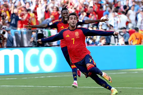 دقيقة بدقيقة.. صراع اللقب.. إسبانيا 1-0 الأرجنتين.. تسديدة قوية (صور)